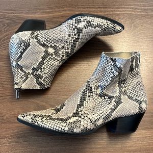 Steve Madden leather Snakeskin Bootie size 7.5